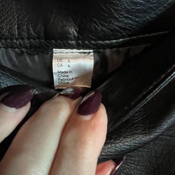 BLACK LEATHER SKIRT SIZE SMALL - Picture 2 of 3
